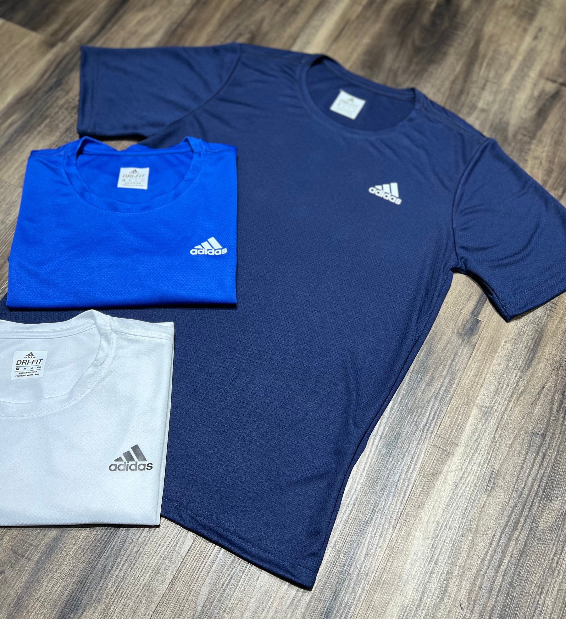 Kit com 3 camisetas adidas dri-fit df