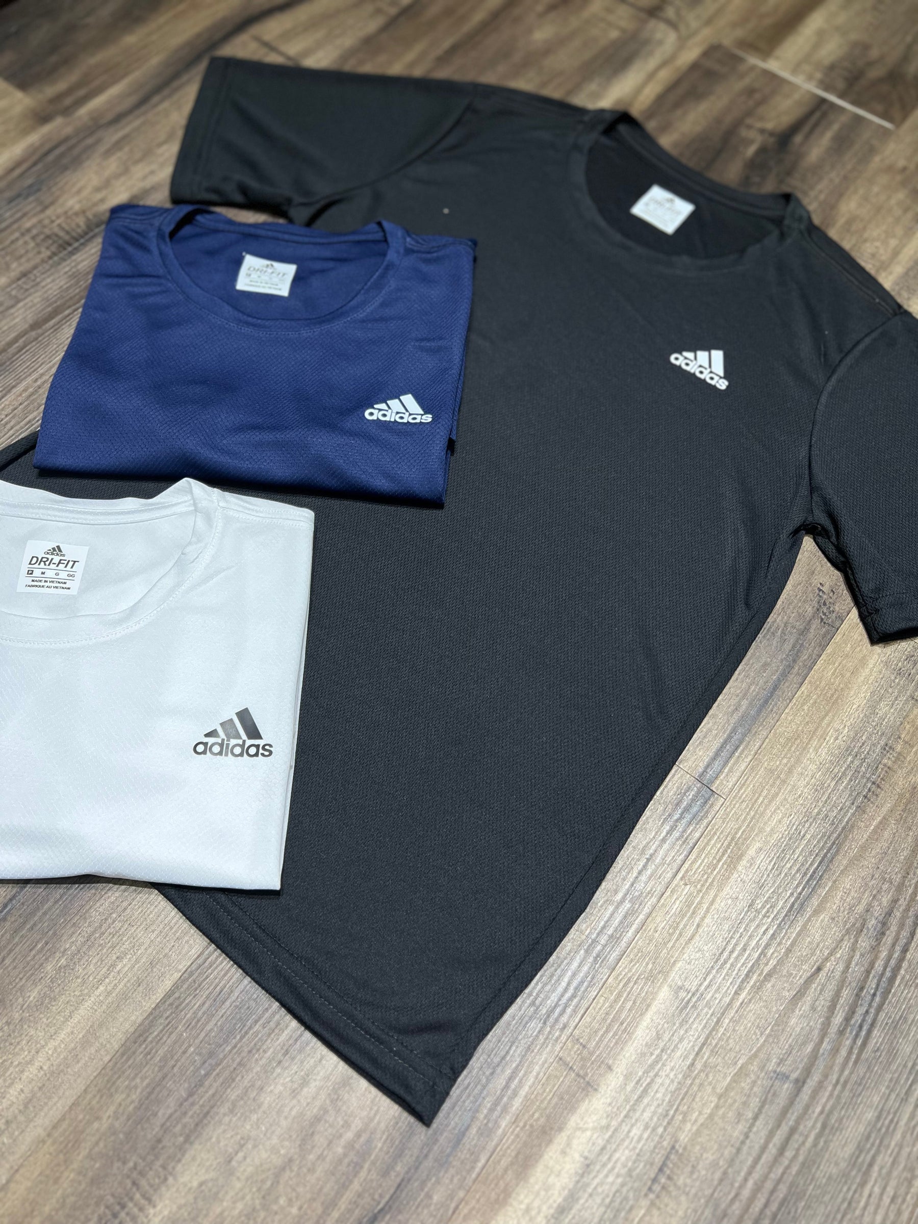 Kit com 3 camisetas adidas dri-fit df