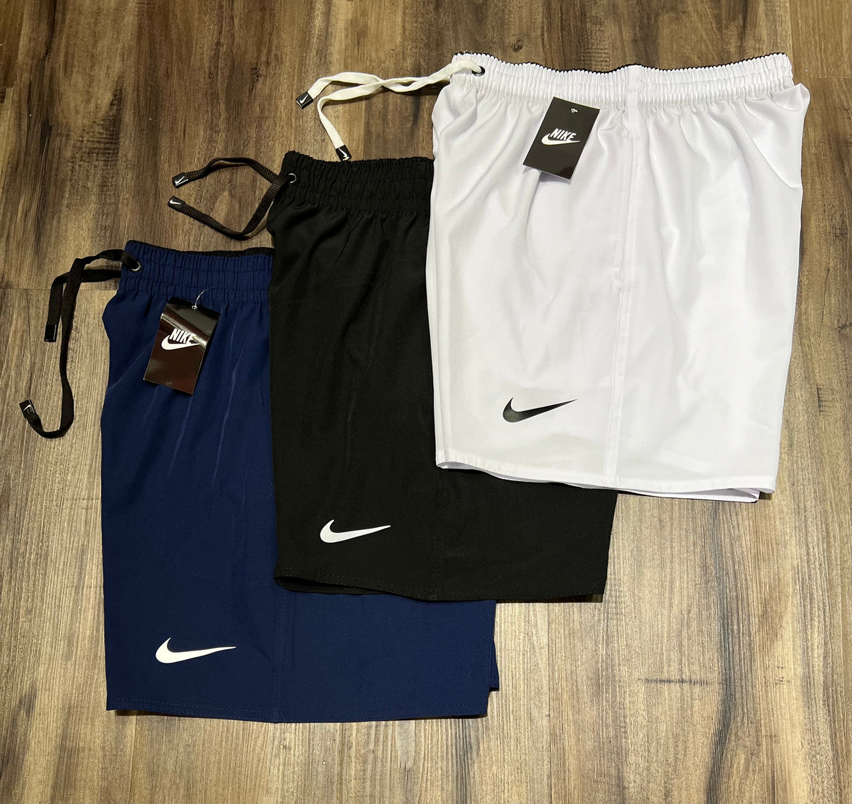 Kit com 3 bermudas Nike dri-fit mauricinho