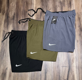 Kit com 3 bermudas Nike dri-Fit mauricinho