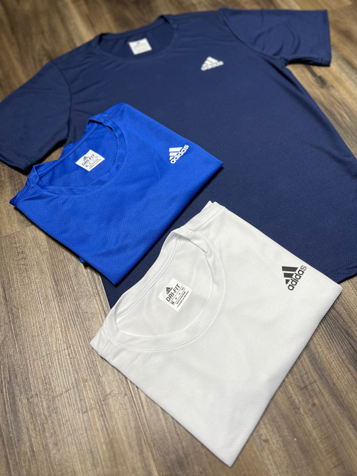 Kit com 3 camisetas adidas dri-fit df