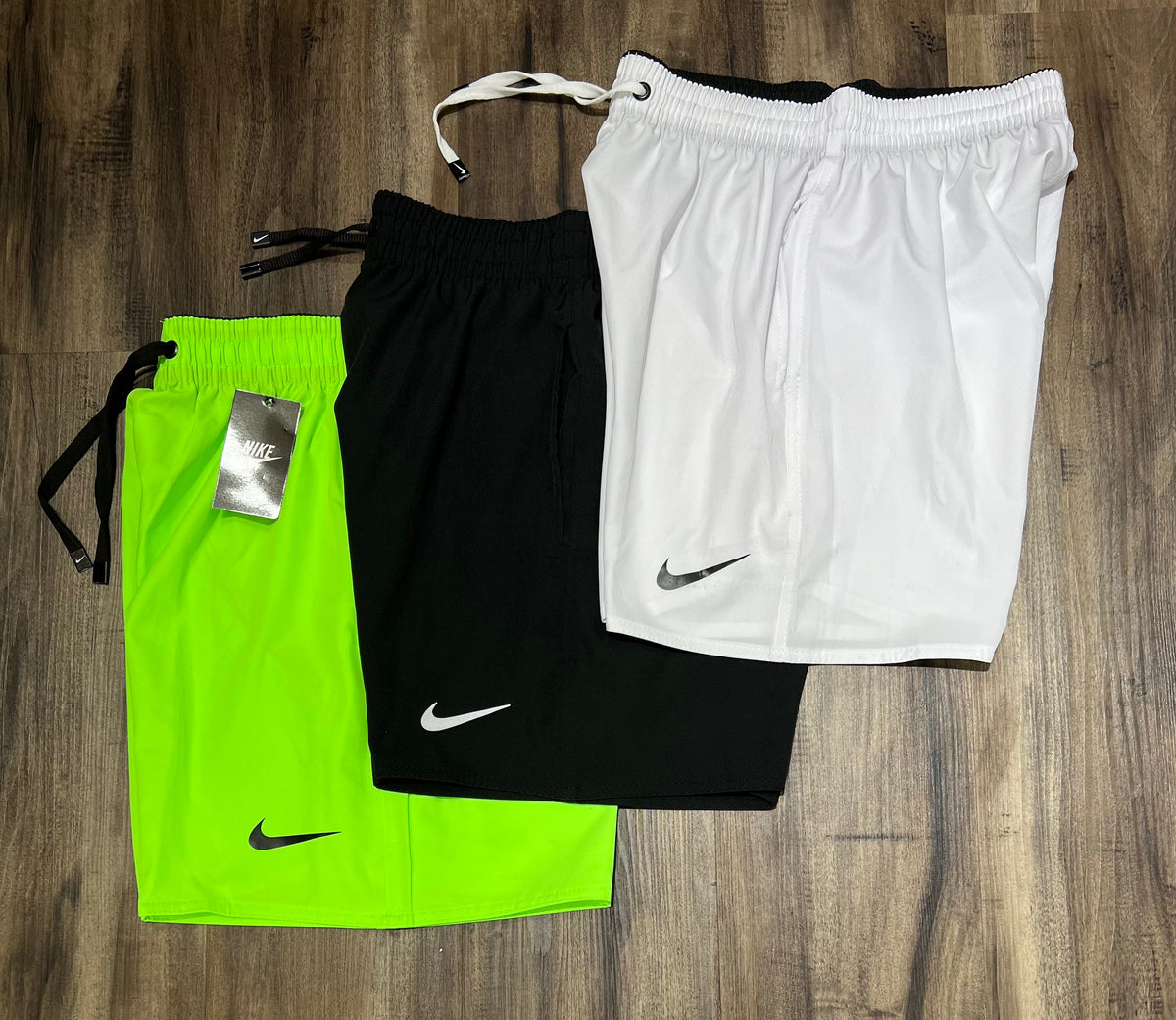 Kit com 3 bermudas Nike dri-fit mauricinho
