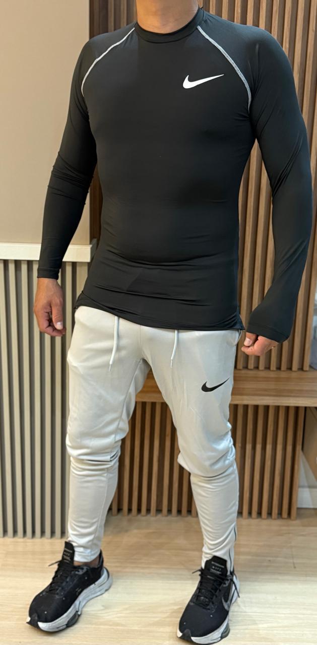 Camiseta termica e calça dry-fit conjunto