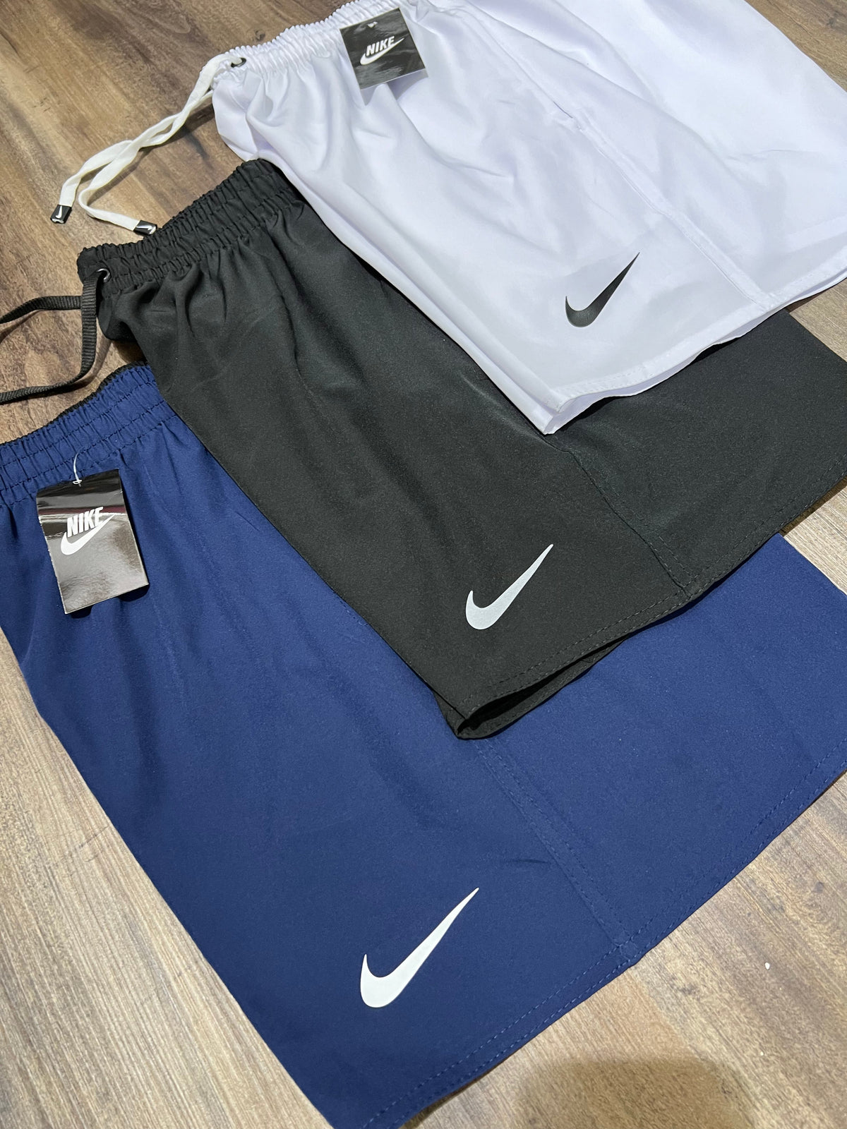 Kit com 3 bermudas Nike dri-fit mauricinho